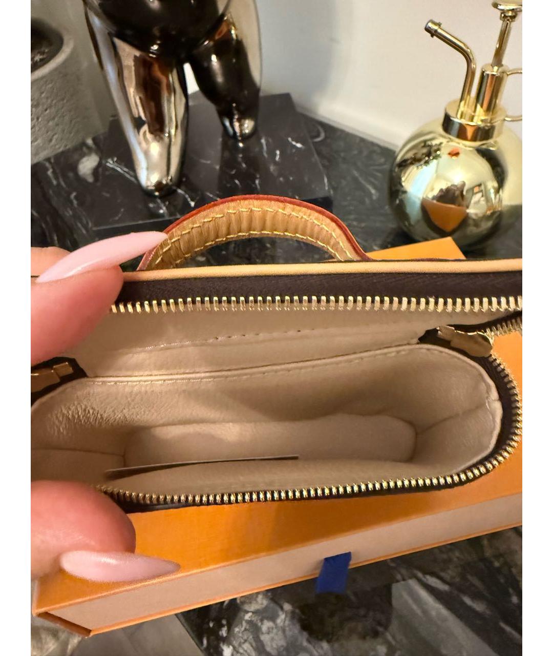 LOUIS VUITTON Коричневая кожаная косметичка, фото 4