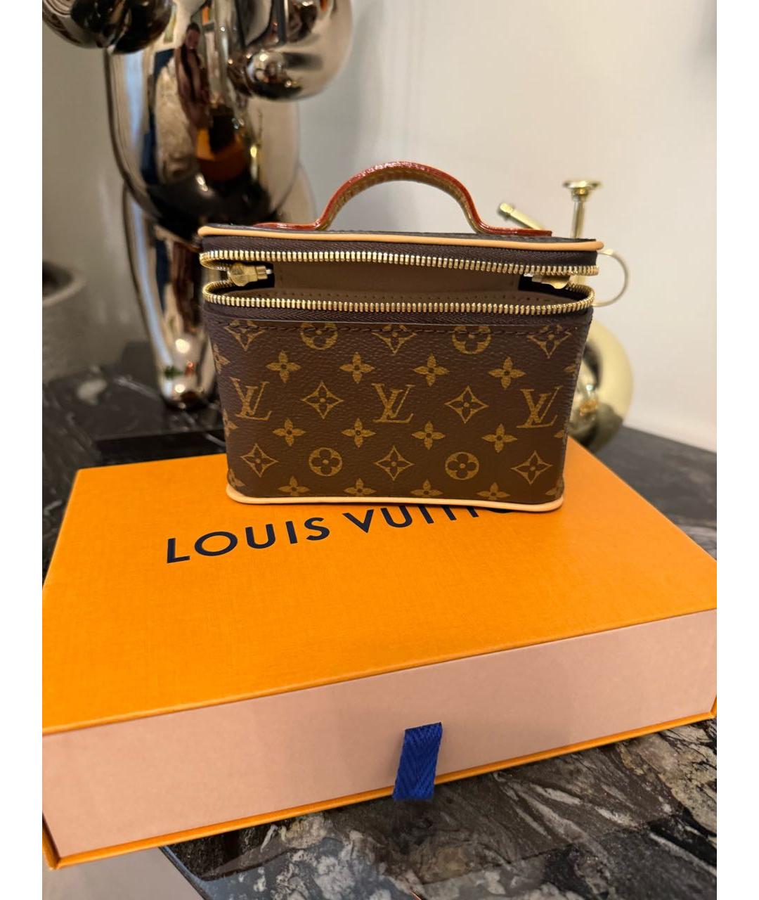 LOUIS VUITTON Коричневая кожаная косметичка, фото 5