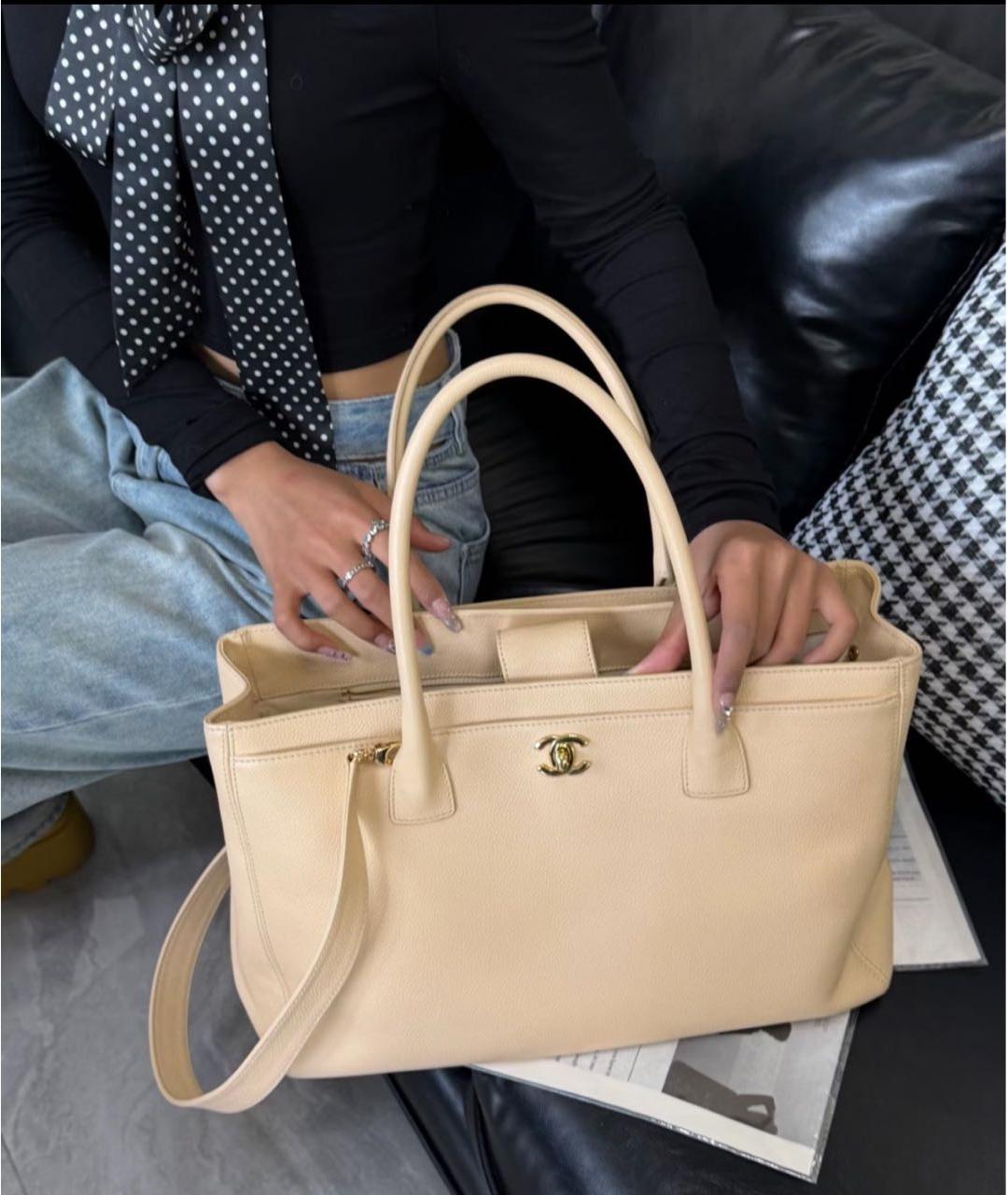 CHANEL Бежевая кожаная сумка тоут, фото 2