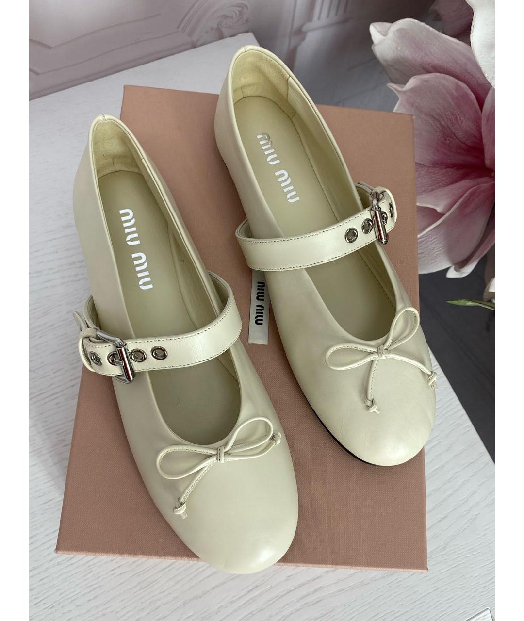 MIU MIU Бежевые кожаные балетки, фото 2