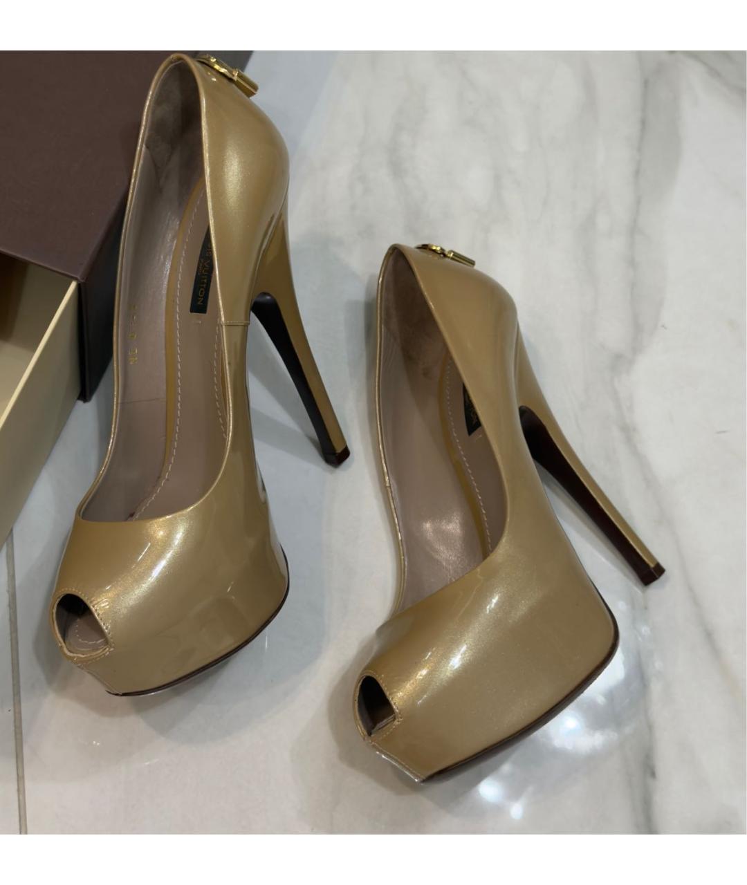 LOUIS VUITTON Золотые туфли из лакированной кожи, фото 4