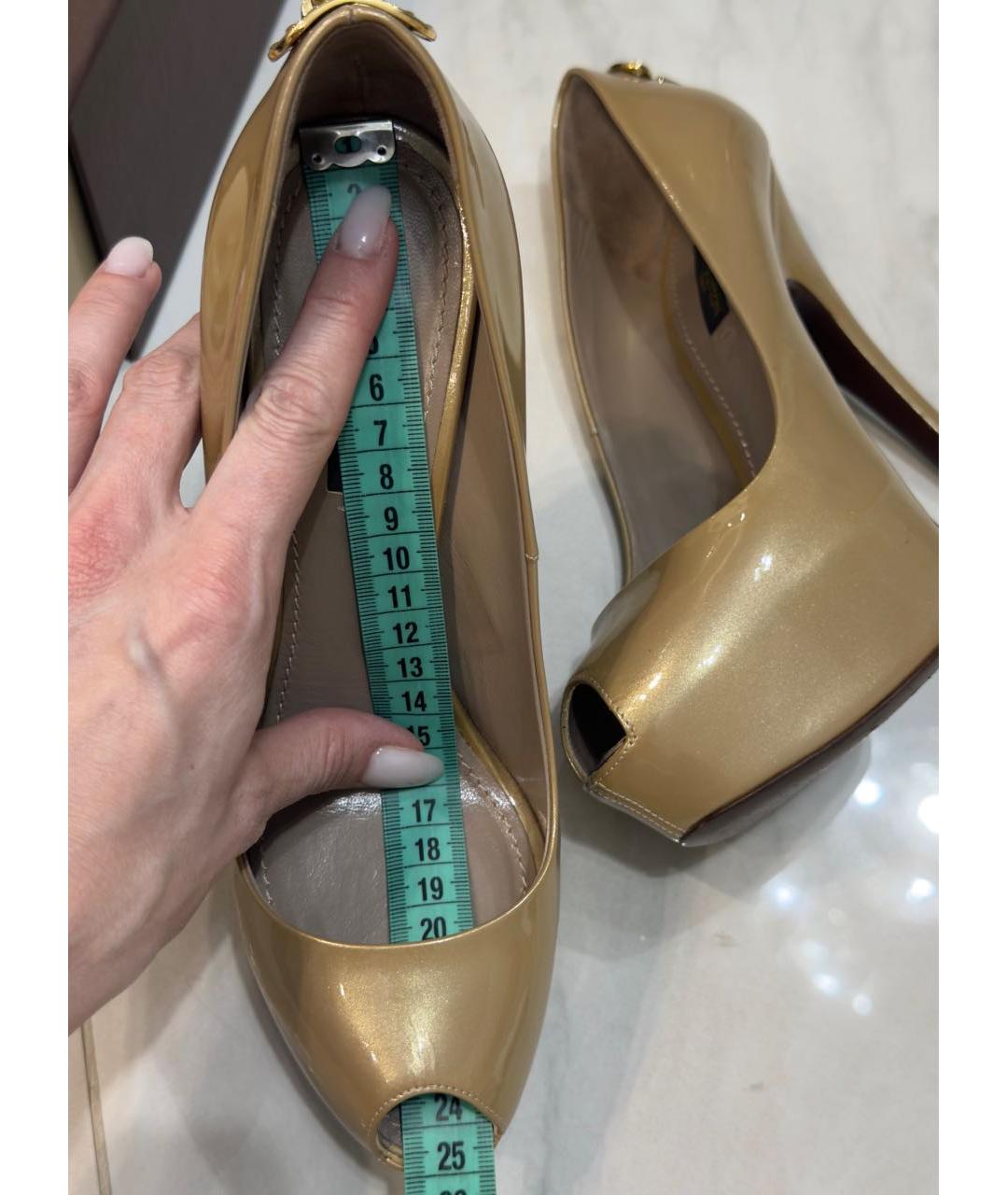 LOUIS VUITTON Золотые туфли из лакированной кожи, фото 5