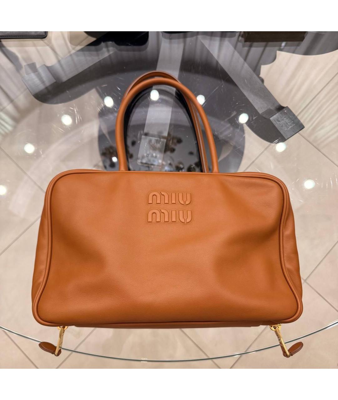 MIU MIU Бежевая кожаная сумка с короткими ручками, фото 3