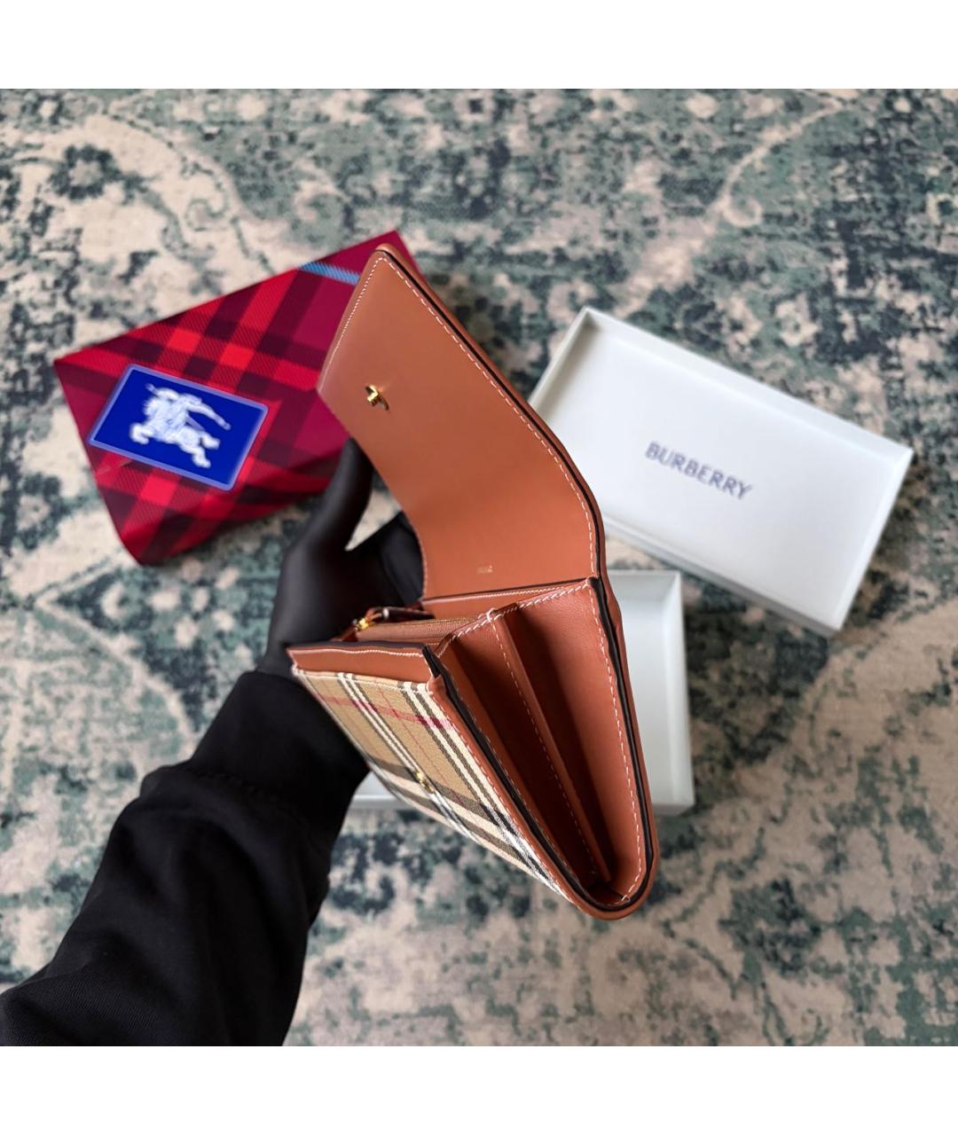 BURBERRY Бежевый кожаный кошелек, фото 5