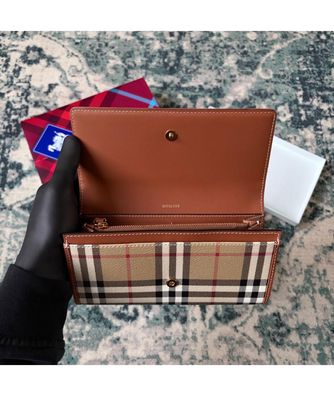 BURBERRY Бежевый кожаный кошелек, фото 6