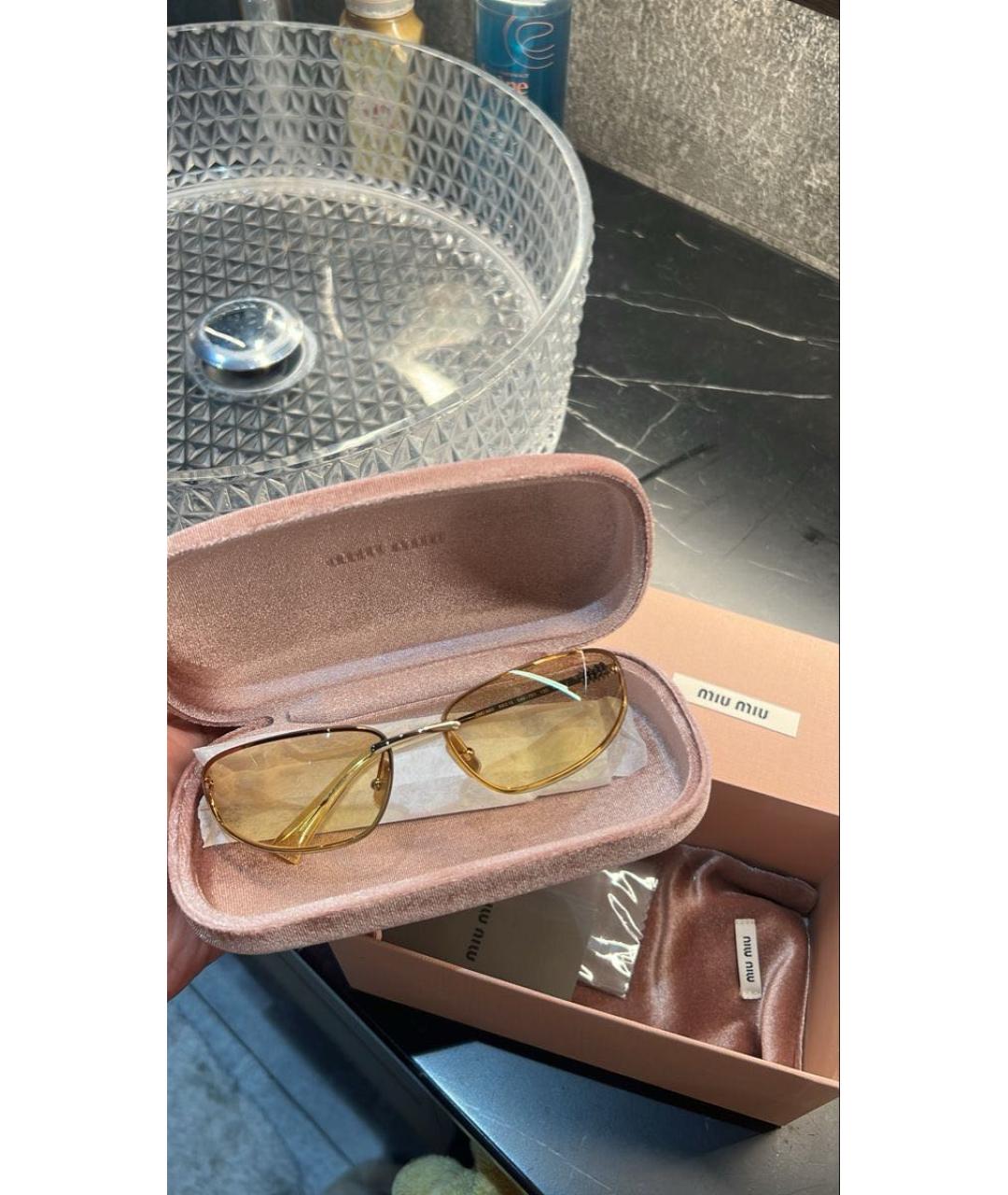 MIU MIU Желтые металлические солнцезащитные очки, фото 3