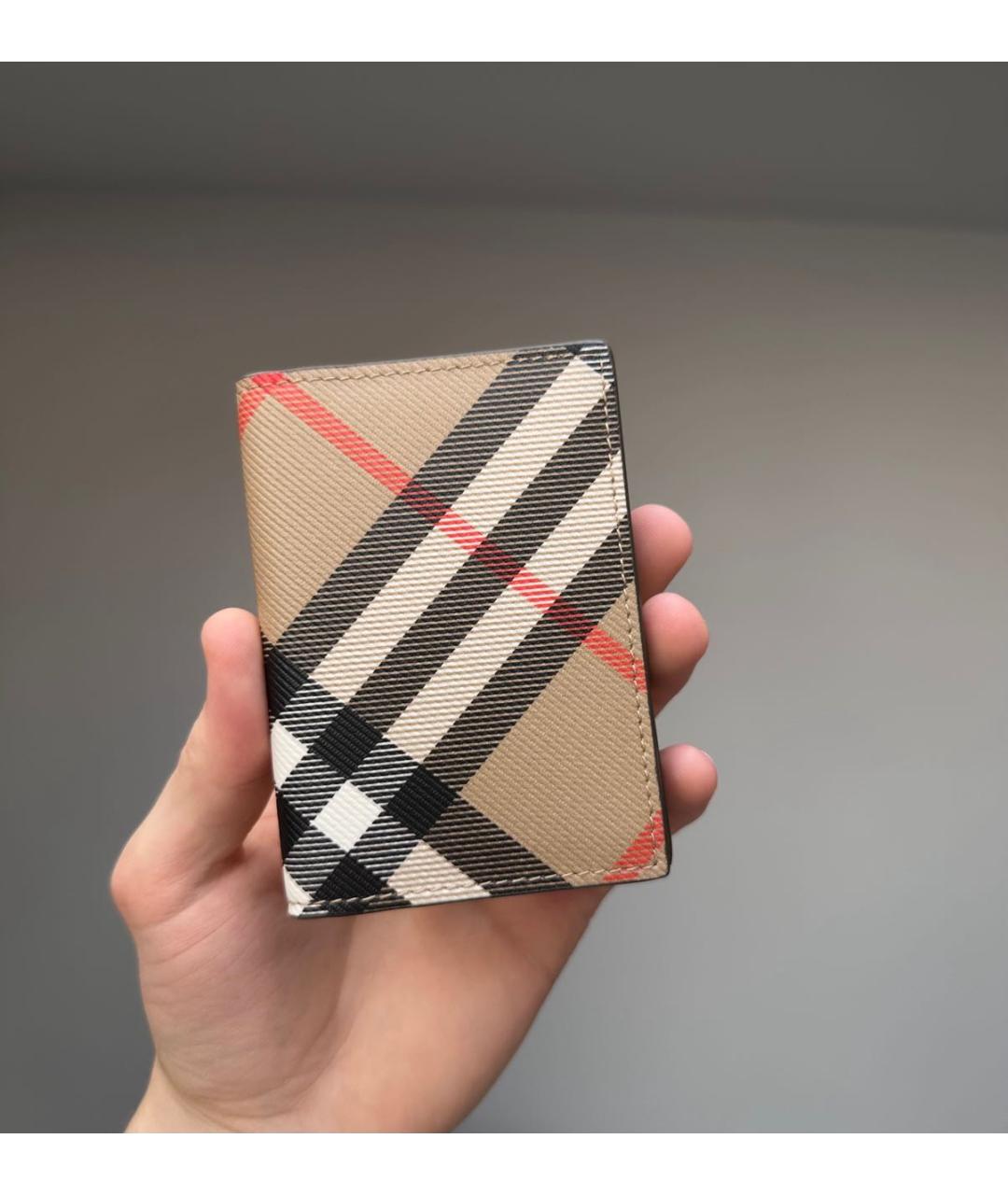 BURBERRY Бежевый кожаный кардхолдер, фото 3