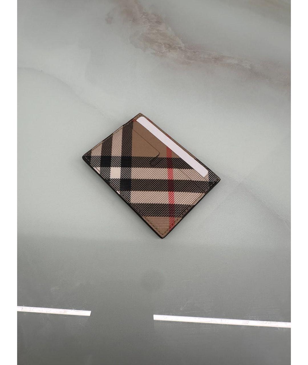 BURBERRY Бежевый кожаный кардхолдер, фото 3