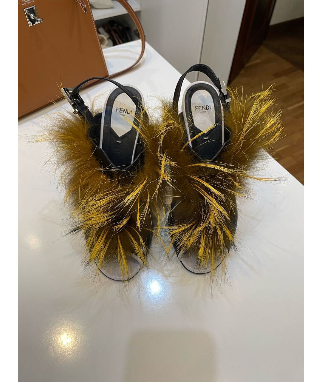 FENDI Кожаные босоножки, фото 2