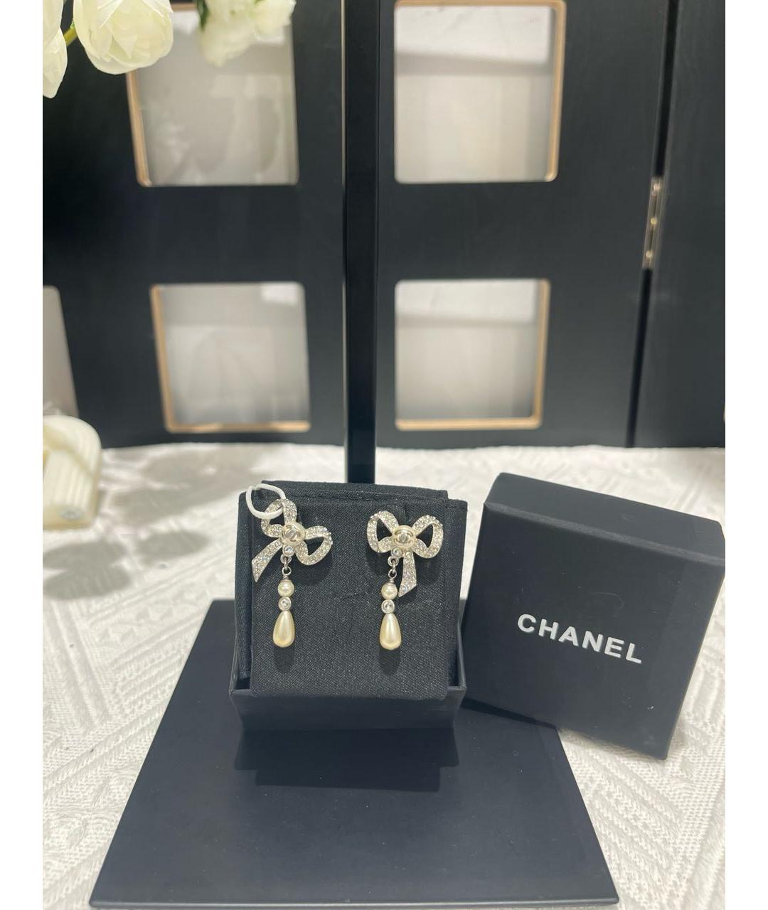 CHANEL Бежевые серьги, фото 3