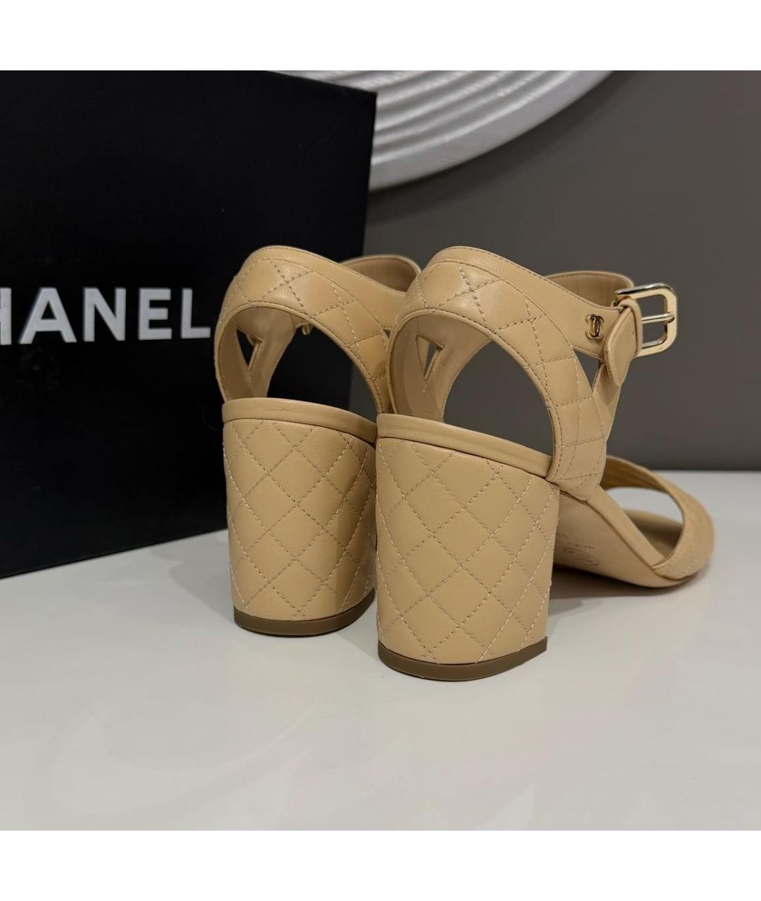 CHANEL Бежевые кожаные босоножки, фото 2