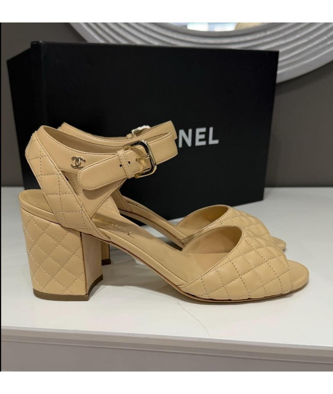 CHANEL Бежевые кожаные босоножки, фото 4