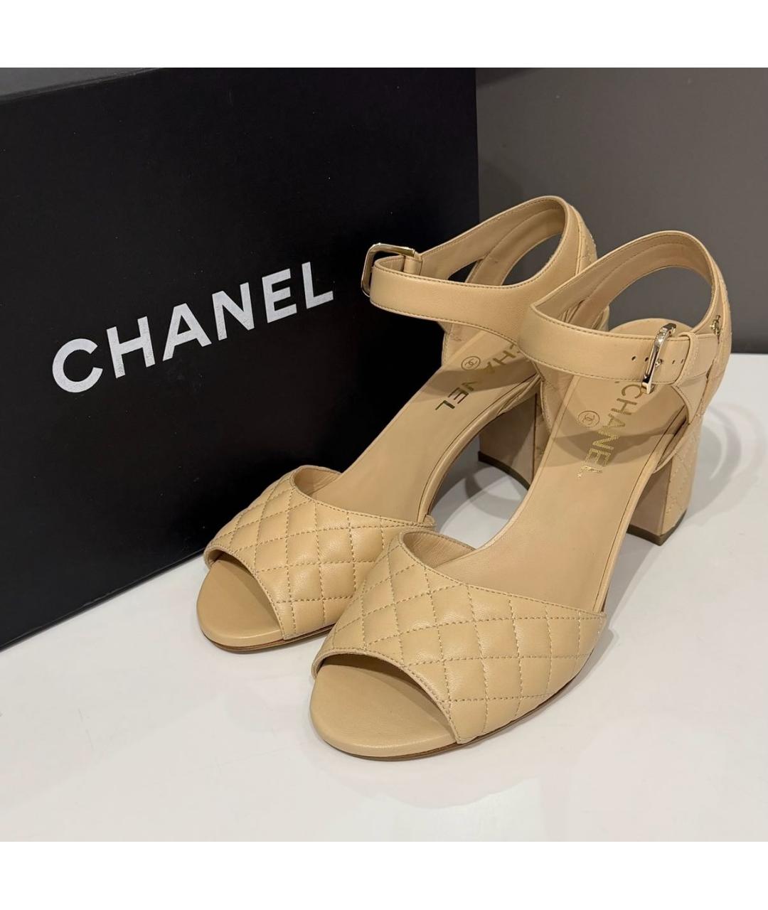 CHANEL Бежевые кожаные босоножки, фото 3
