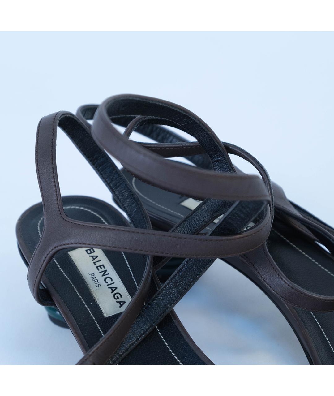 BALENCIAGA Коричневые кожаные босоножки, фото 5