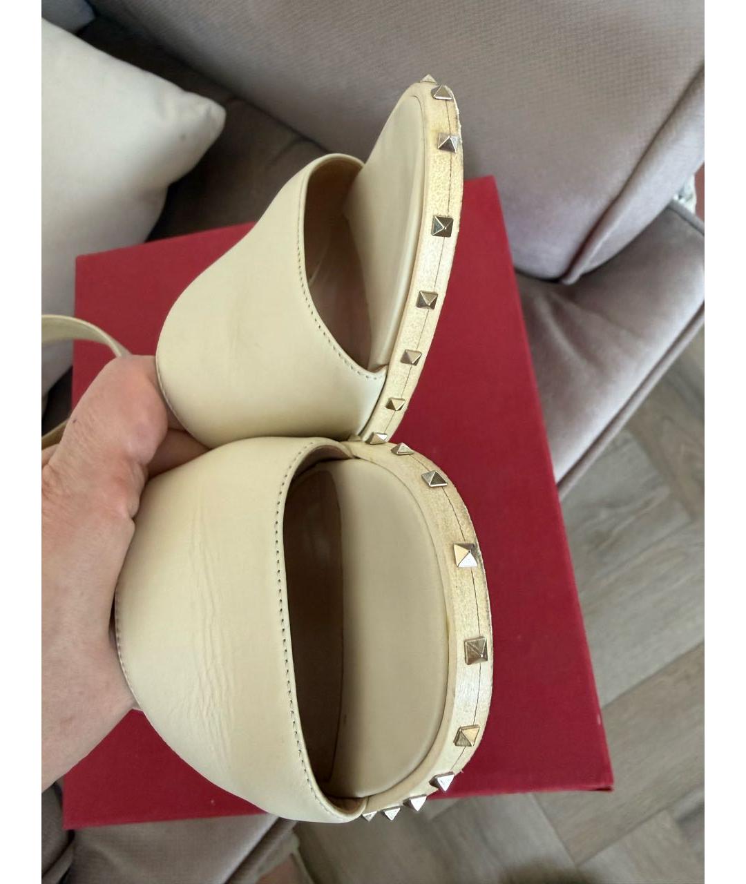 VALENTINO Бежевые кожаные босоножки, фото 5