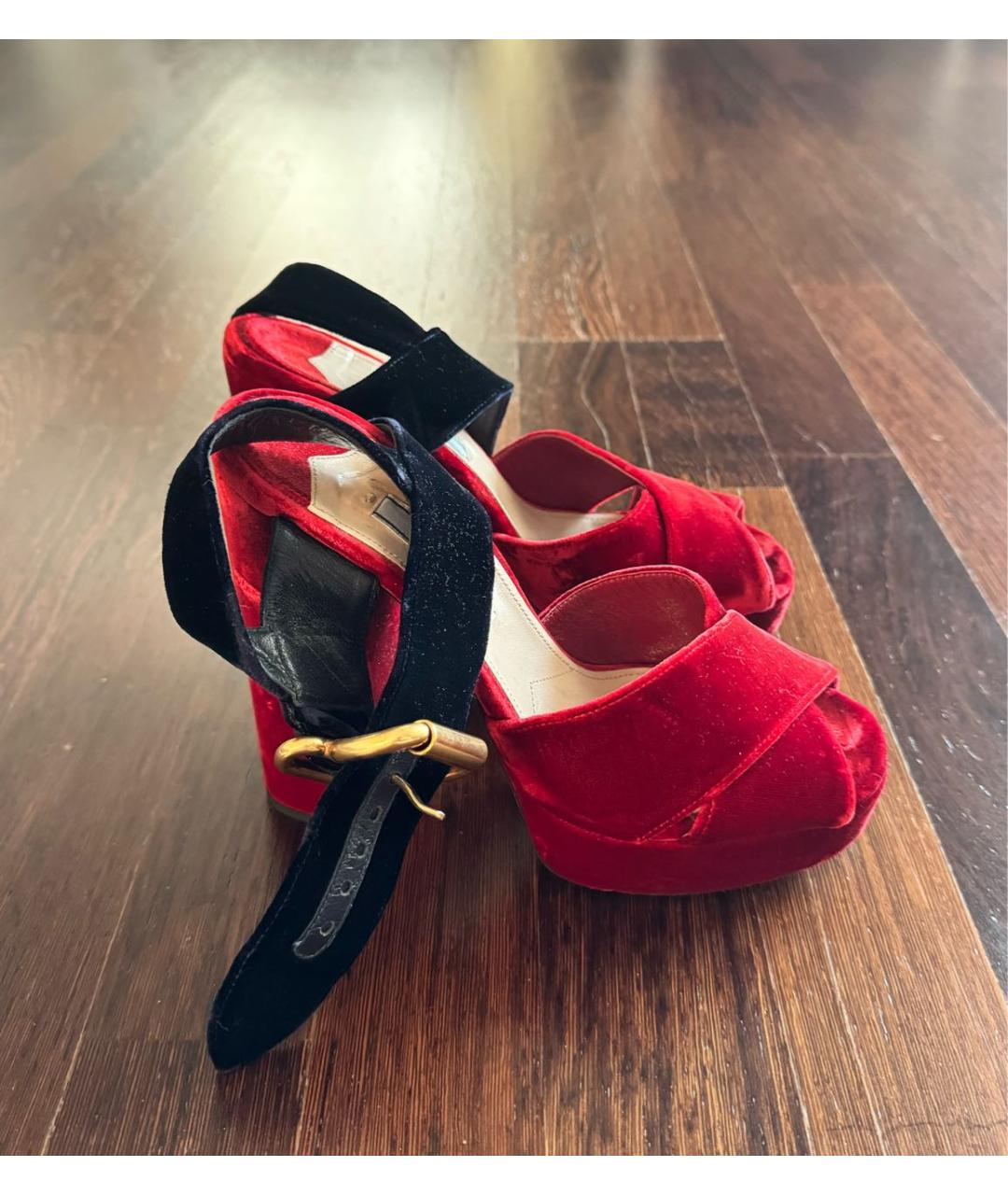 PRADA Красные бархатные босоножки, фото 7