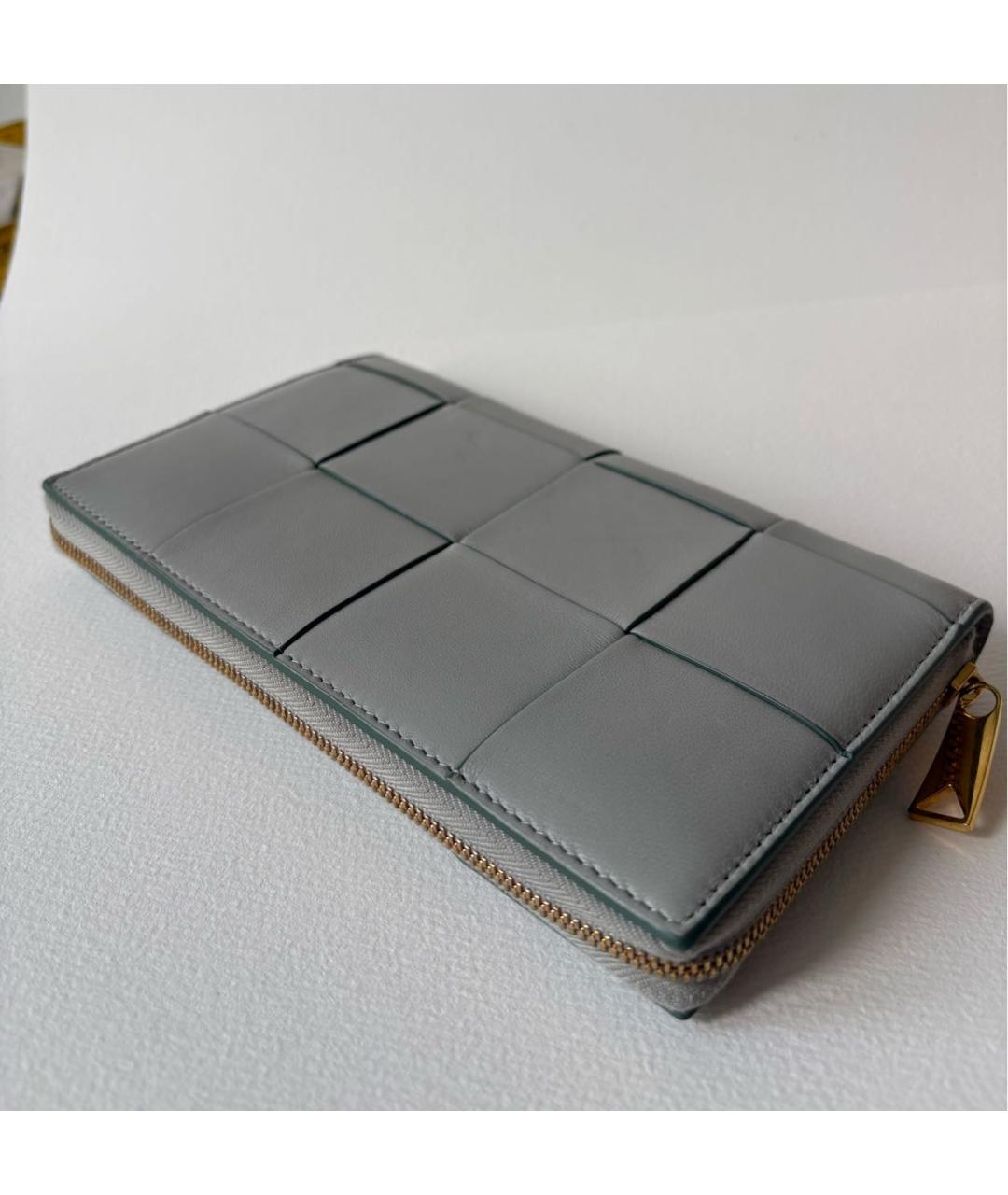 BOTTEGA VENETA Серый кожаный кошелек, фото 3