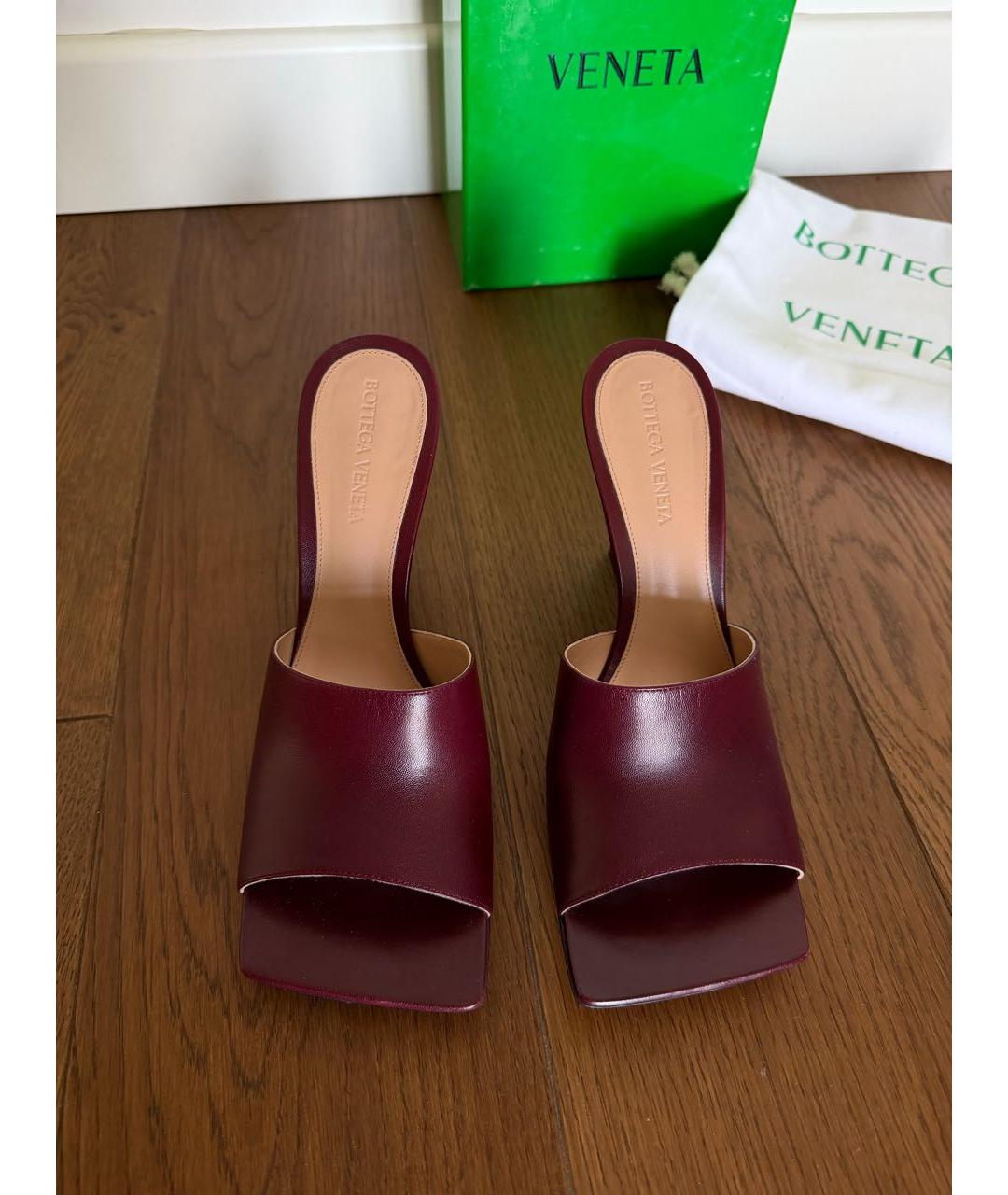 BOTTEGA VENETA Бордовые кожаные мюли, фото 2