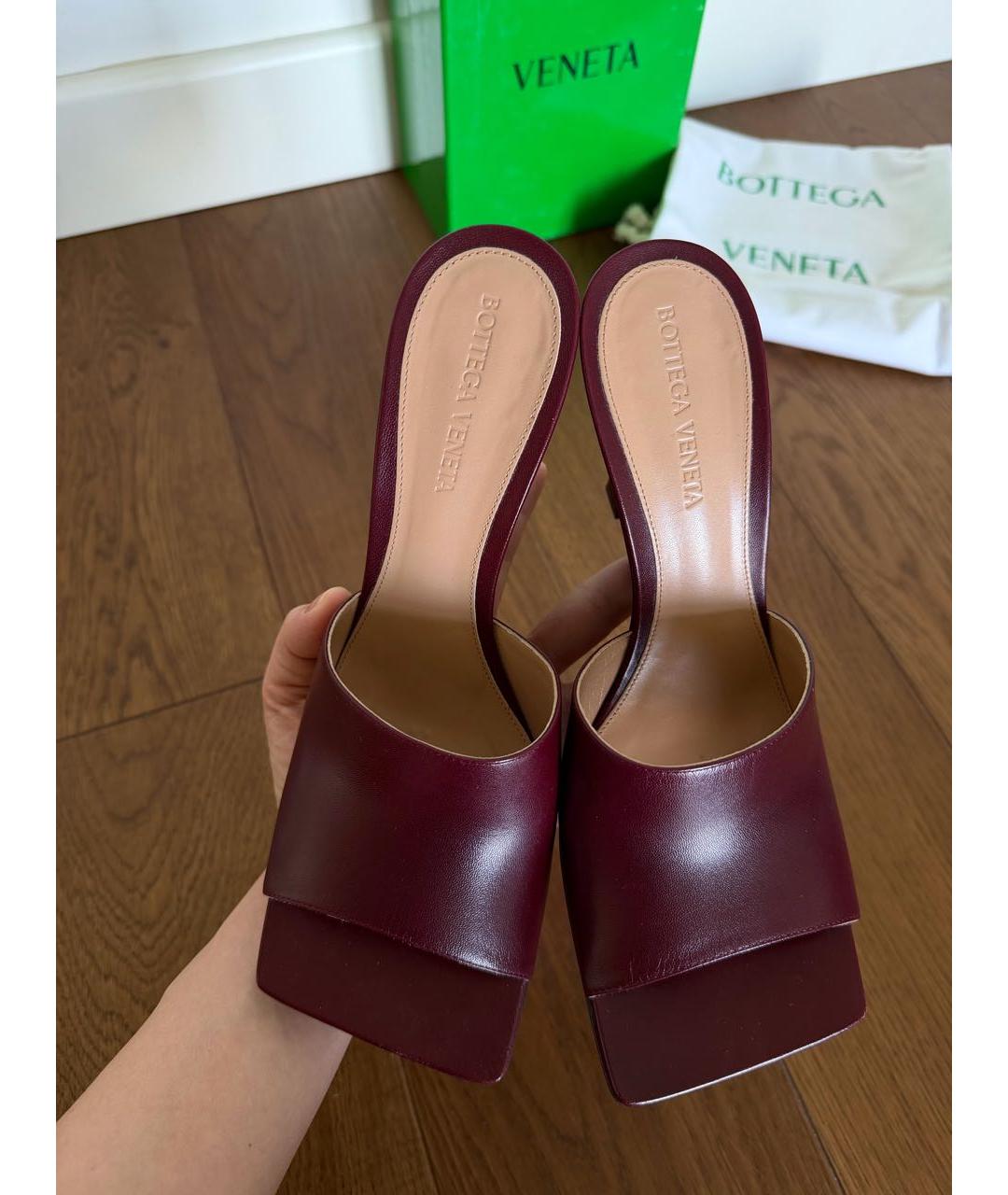 BOTTEGA VENETA Бордовые кожаные мюли, фото 6