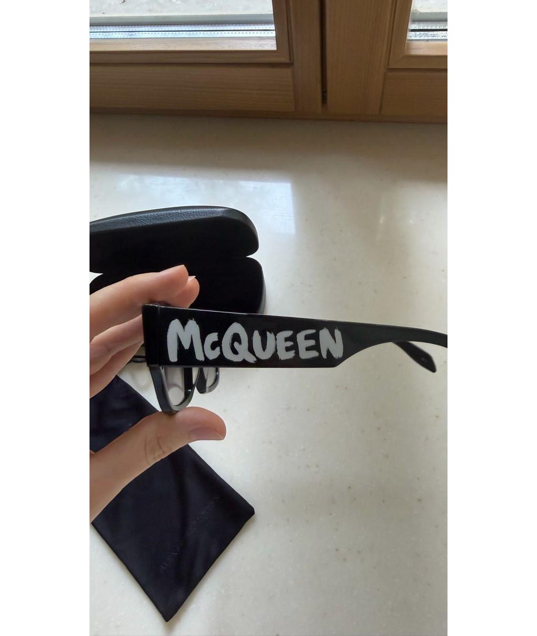 ALEXANDER MCQUEEN Черные пластиковые солнцезащитные очки, фото 3