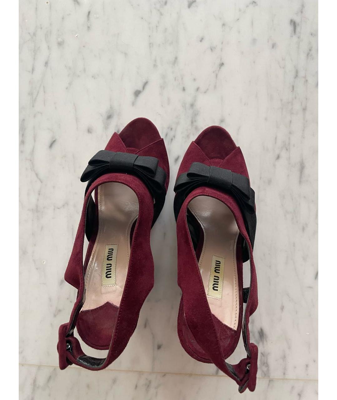 MIU MIU Бордовые замшевые босоножки, фото 3