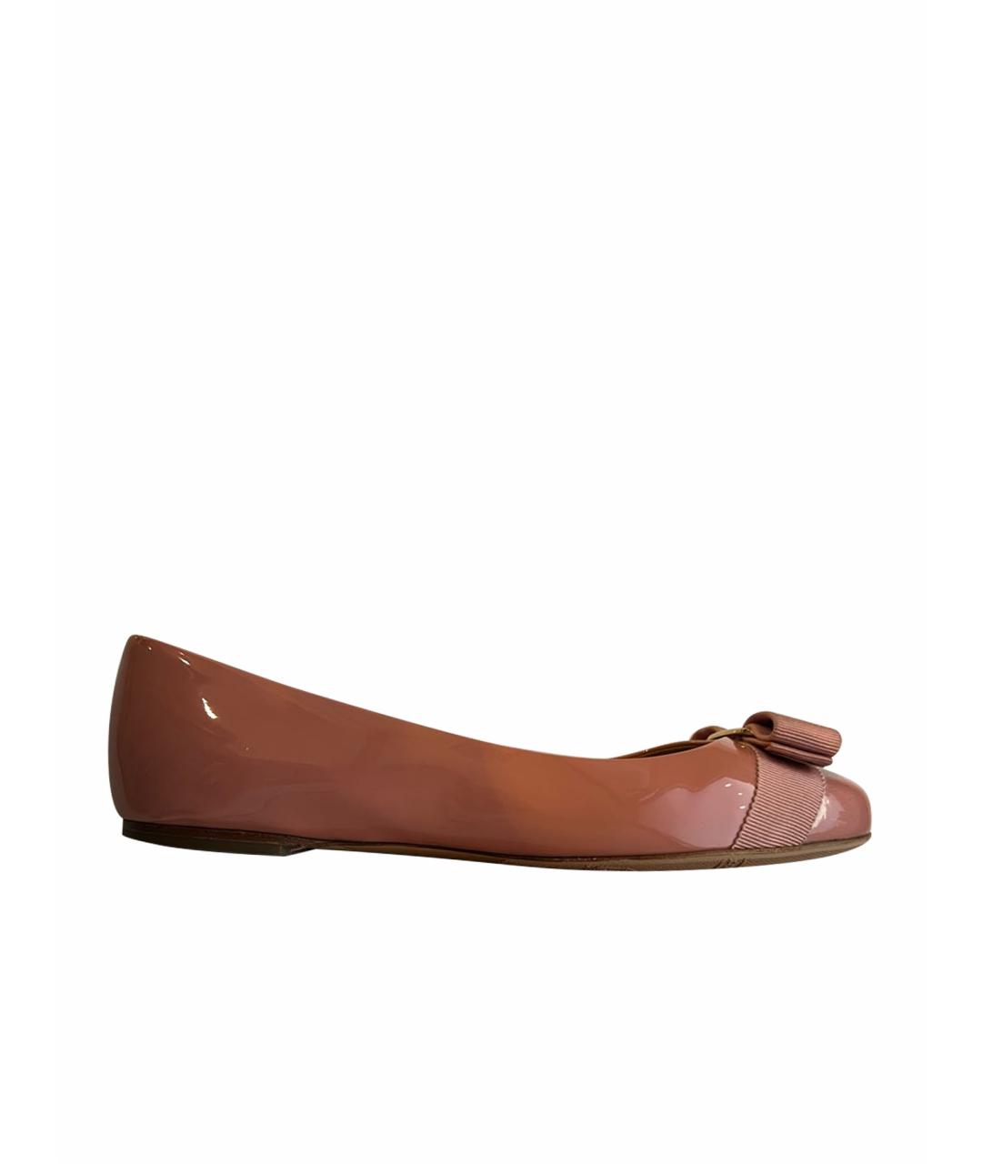 FERRAGAMO Коралловые балетки из лакированной кожи, фото 1
