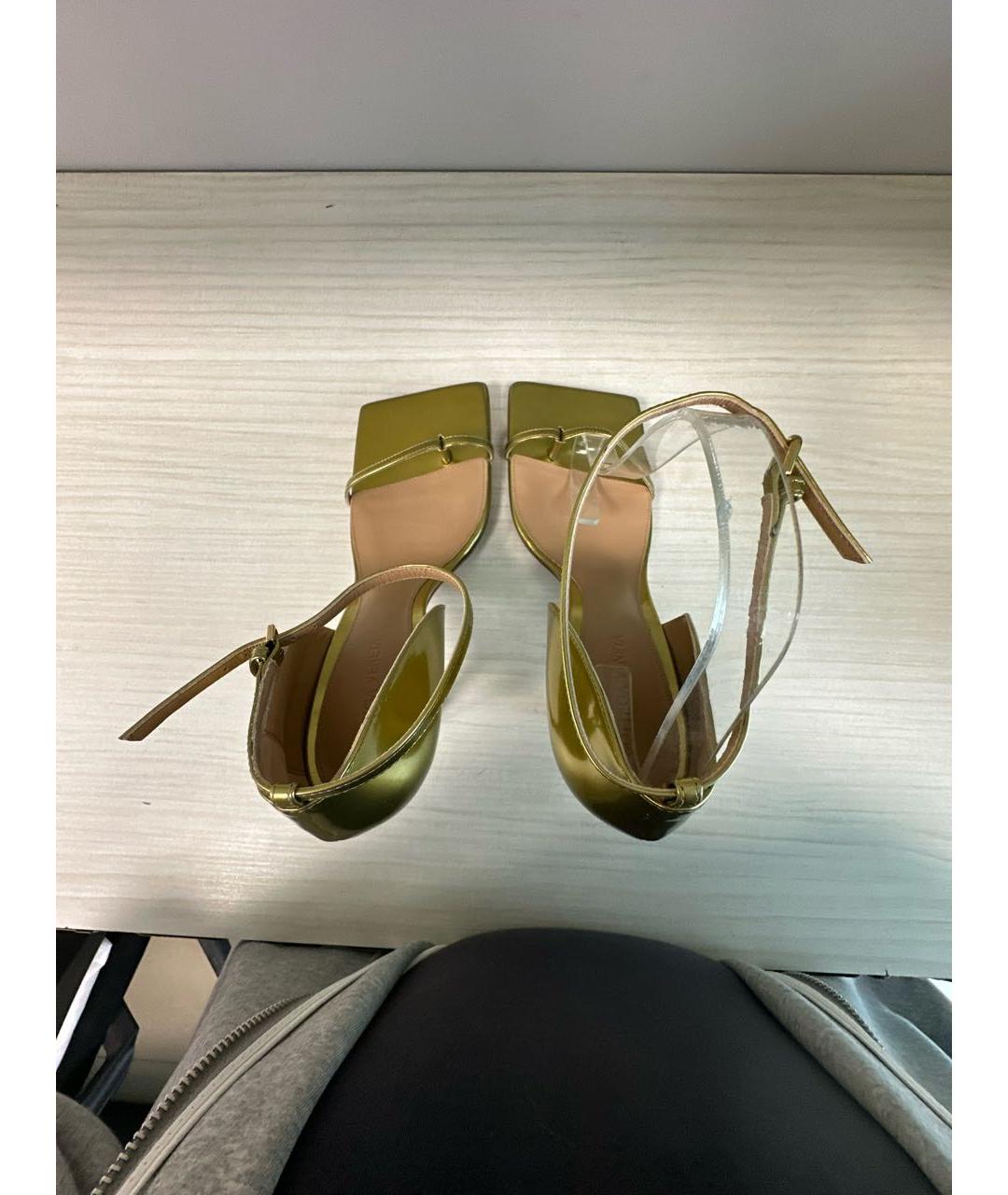BOTTEGA VENETA Золотые кожаные босоножки, фото 3