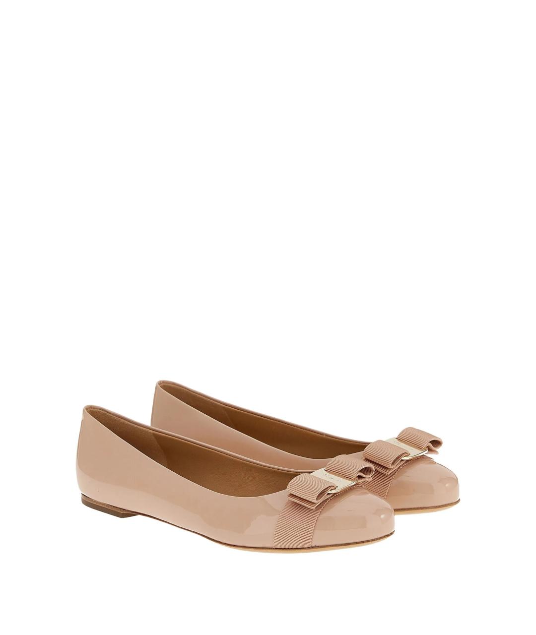 FERRAGAMO Бежевые балетки из лакированной кожи, фото 2