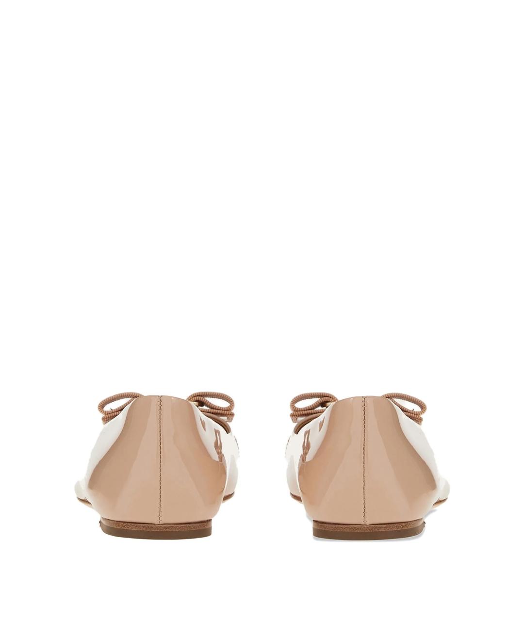 FERRAGAMO Бежевые балетки из лакированной кожи, фото 3