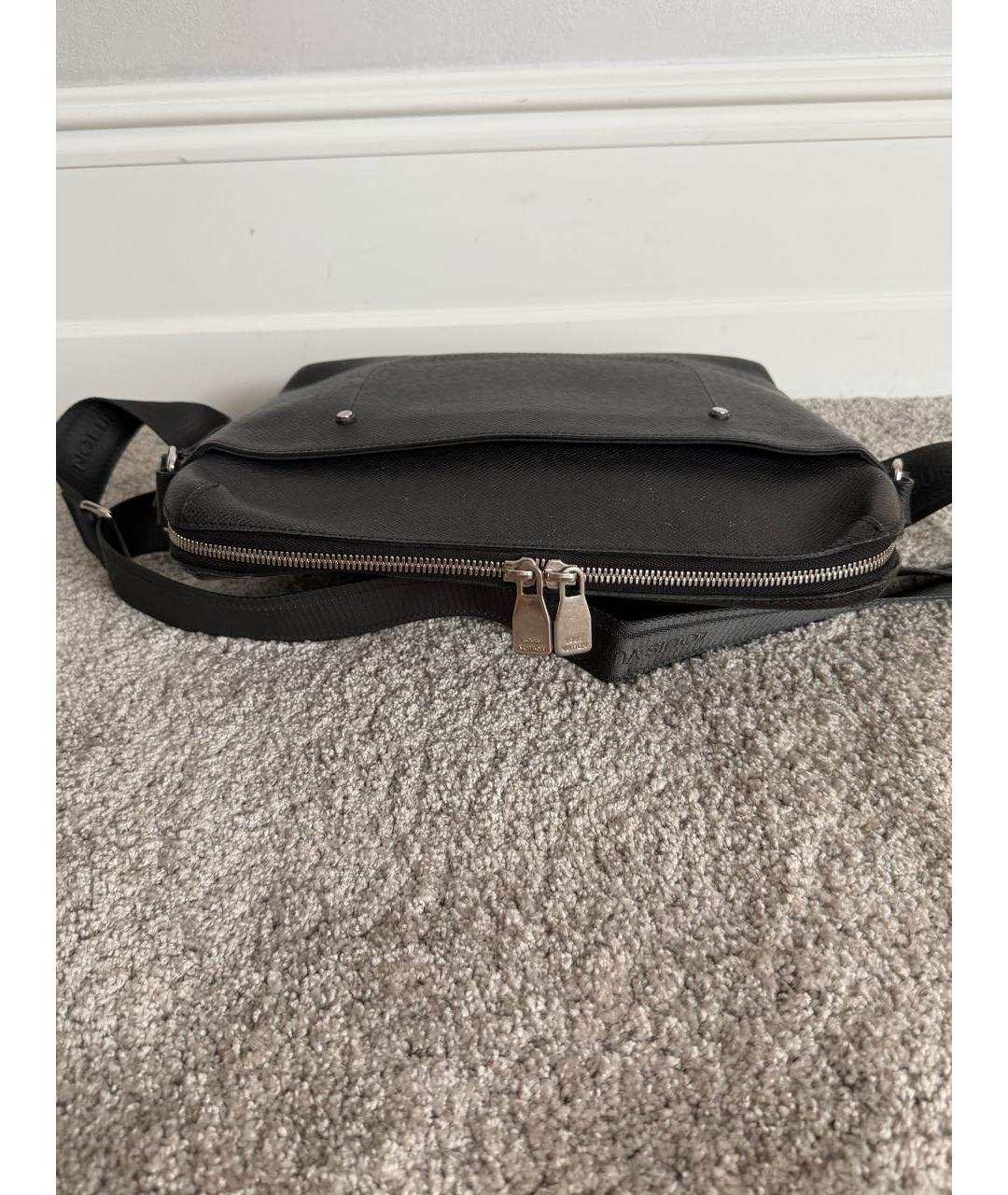 LOUIS VUITTON Черная кожаная сумка на плечо, фото 3