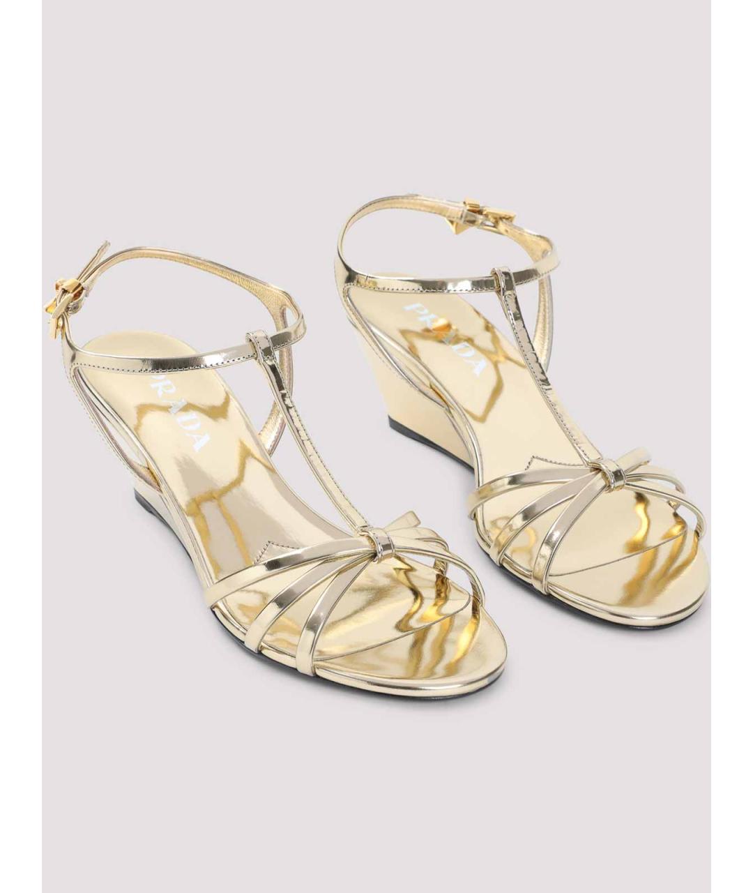 PRADA Золотые кожаные босоножки, фото 3