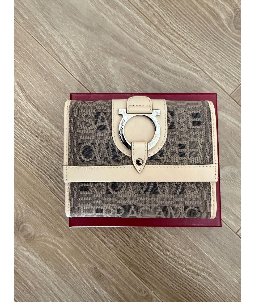 FERRAGAMO Бежевый кошелек, фото 2