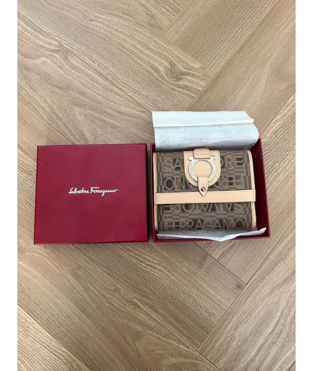 FERRAGAMO Бежевый кошелек, фото 5