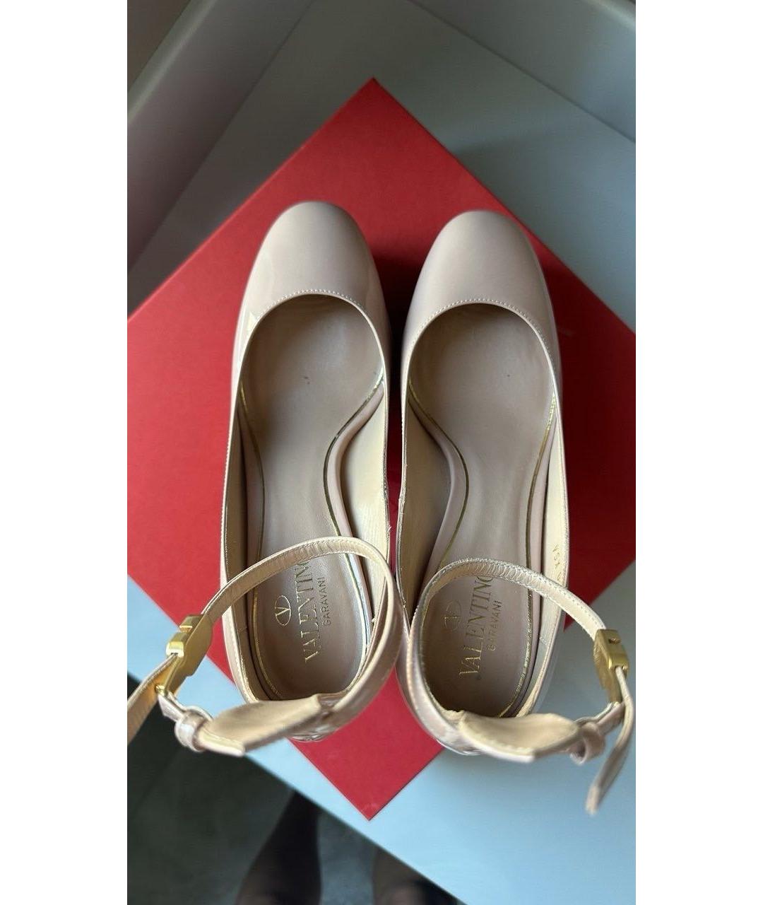 VALENTINO Бежевые туфли из лакированной кожи, фото 3