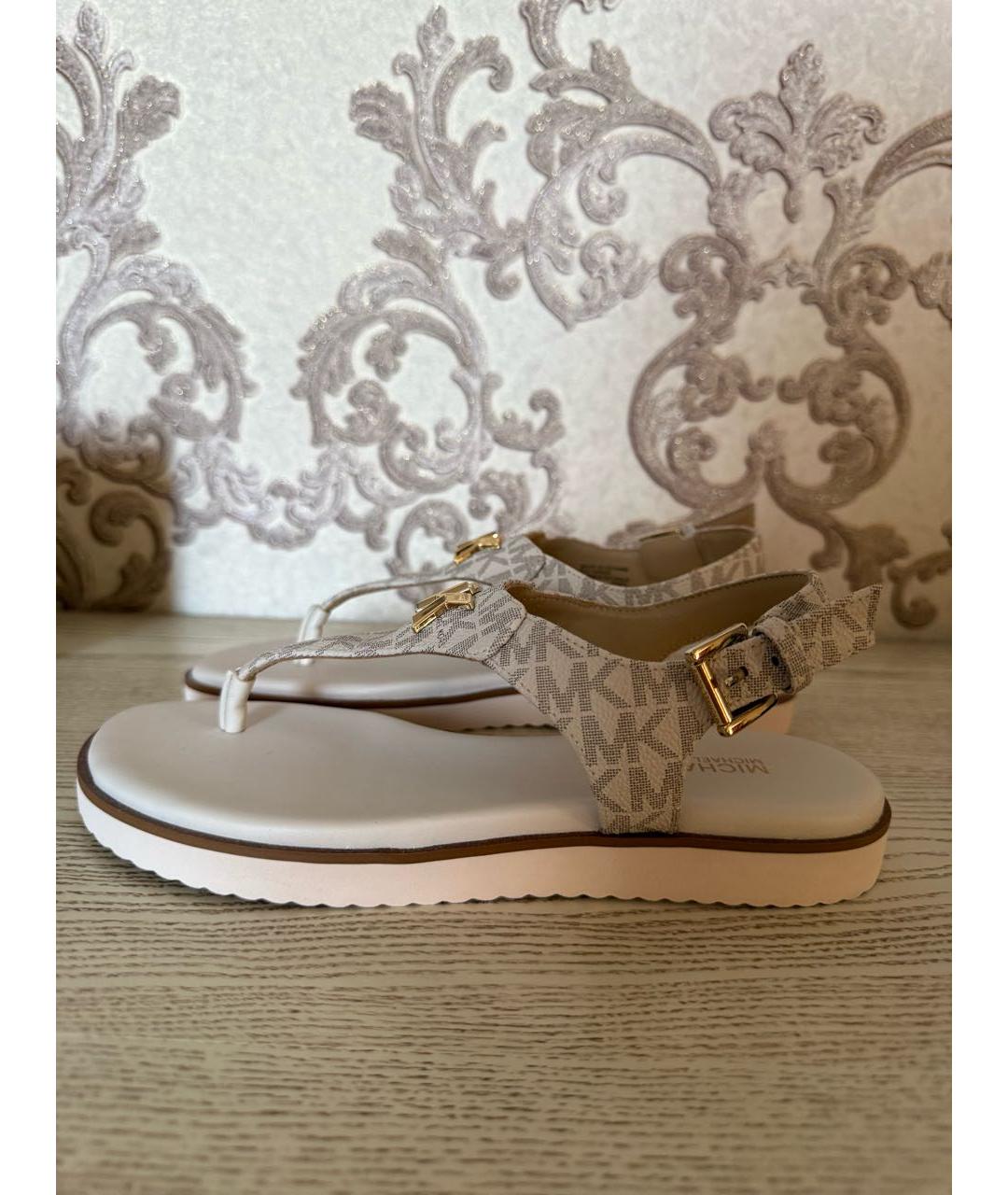 MICHAEL KORS Бежевые сандалии из искусственной кожи, фото 5