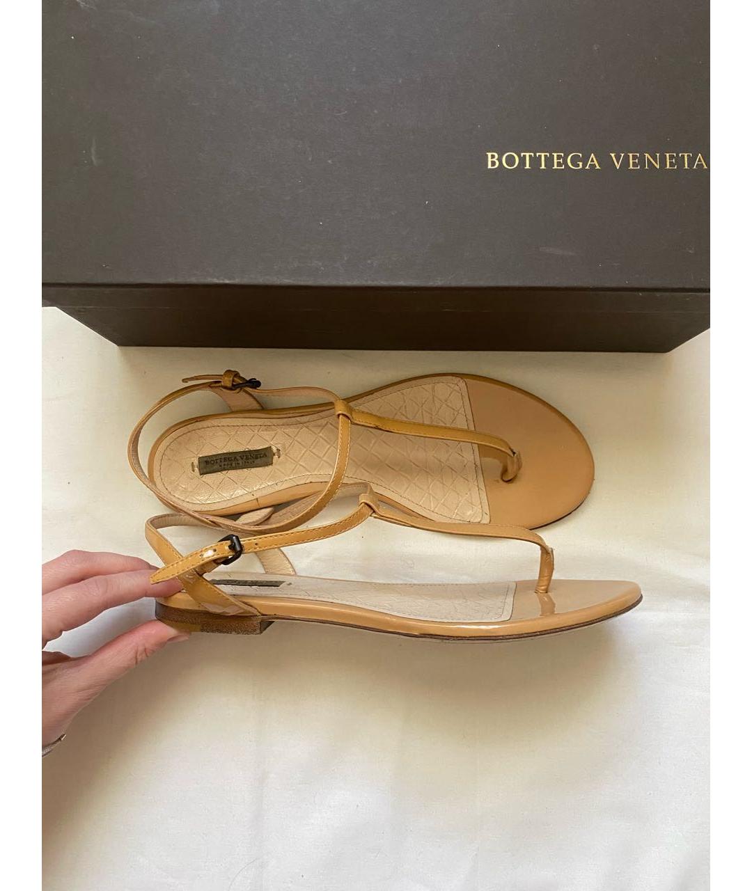 BOTTEGA VENETA Сандалии из лакированной кожи, фото 9