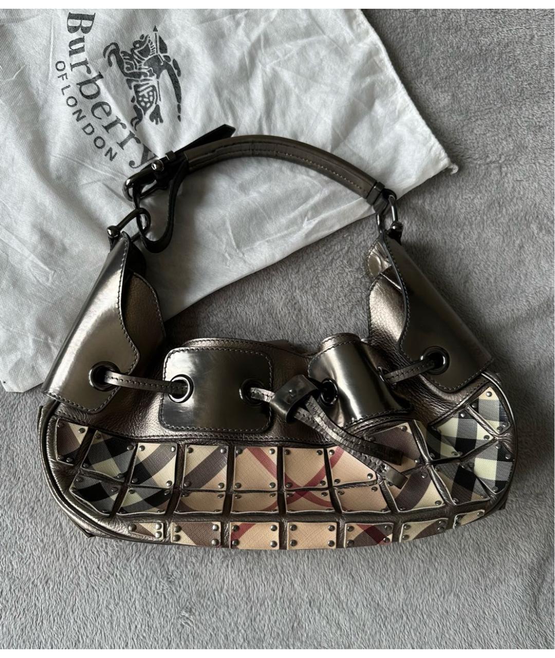 BURBERRY Серебряная сумка через плечо из лакированной кожи, фото 2