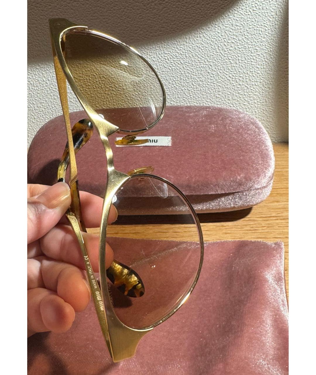 MIU MIU Золотые металлические солнцезащитные очки, фото 2