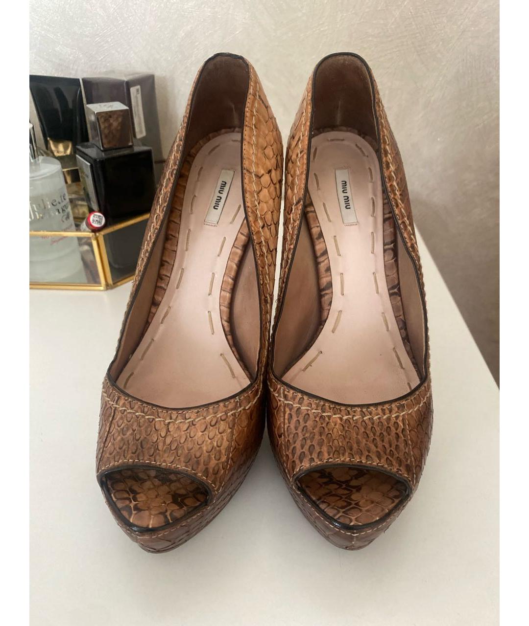 MIU MIU Коричневые босоножки из экзотической кожи, фото 2
