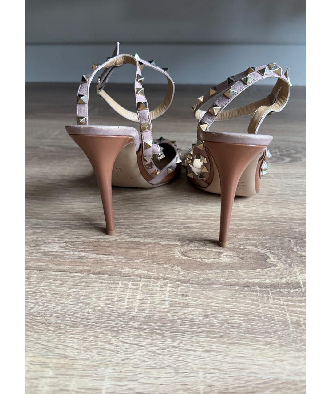 VALENTINO Коричневые босоножки из лакированной кожи, фото 4