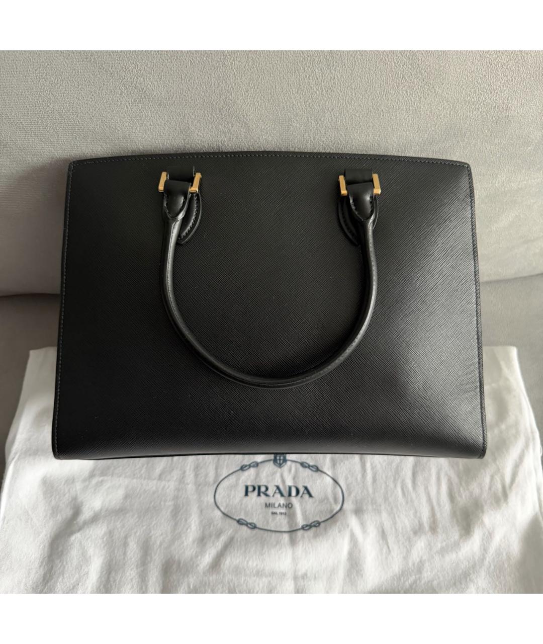 PRADA Черная кожаная сумка с короткими ручками, фото 3