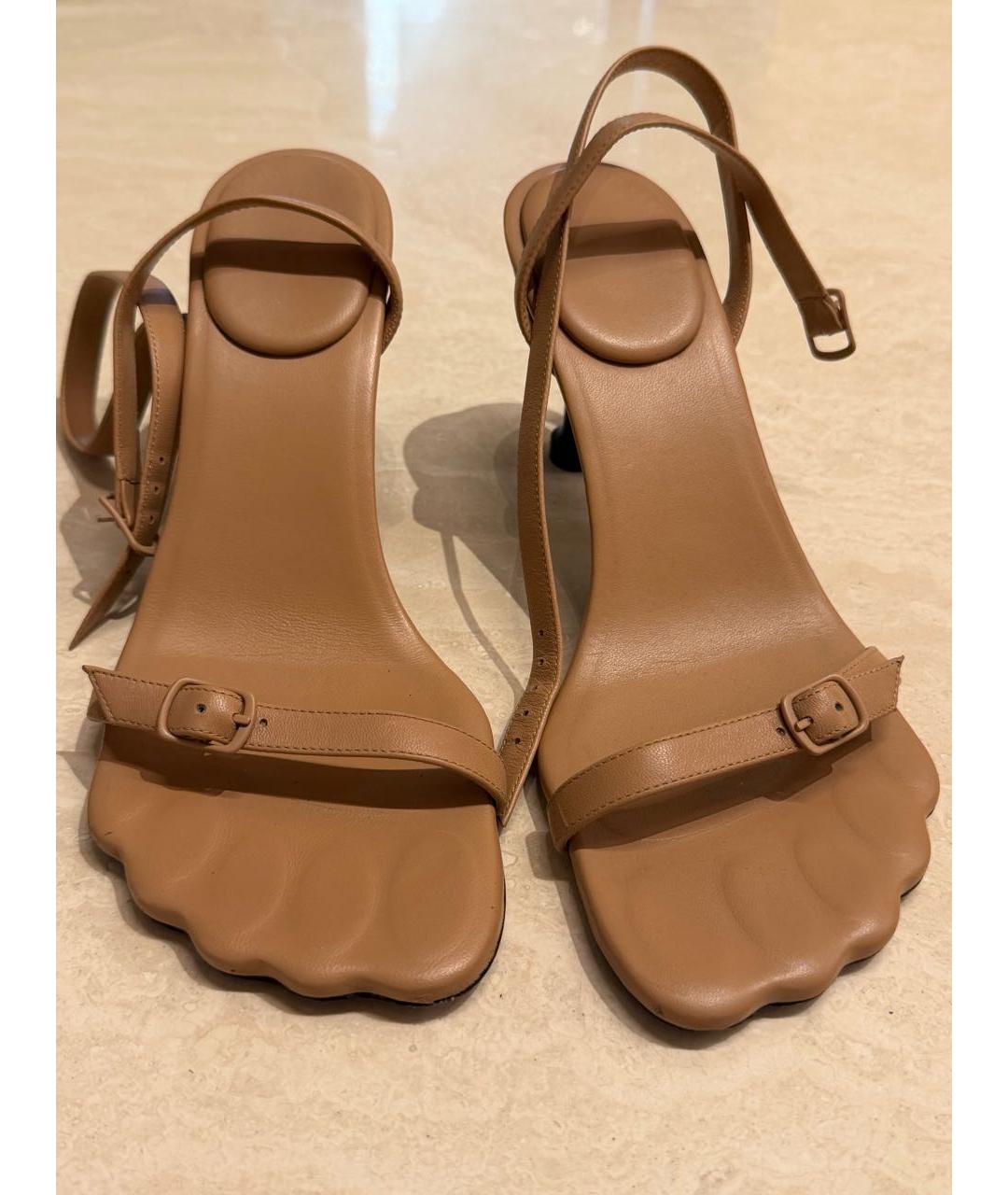 BALENCIAGA Бежевые кожаные босоножки, фото 5