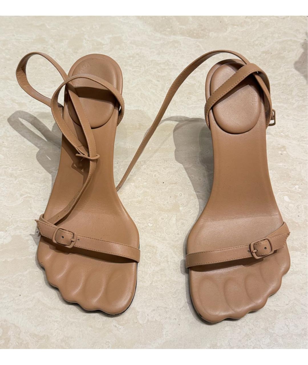 BALENCIAGA Бежевые кожаные босоножки, фото 2
