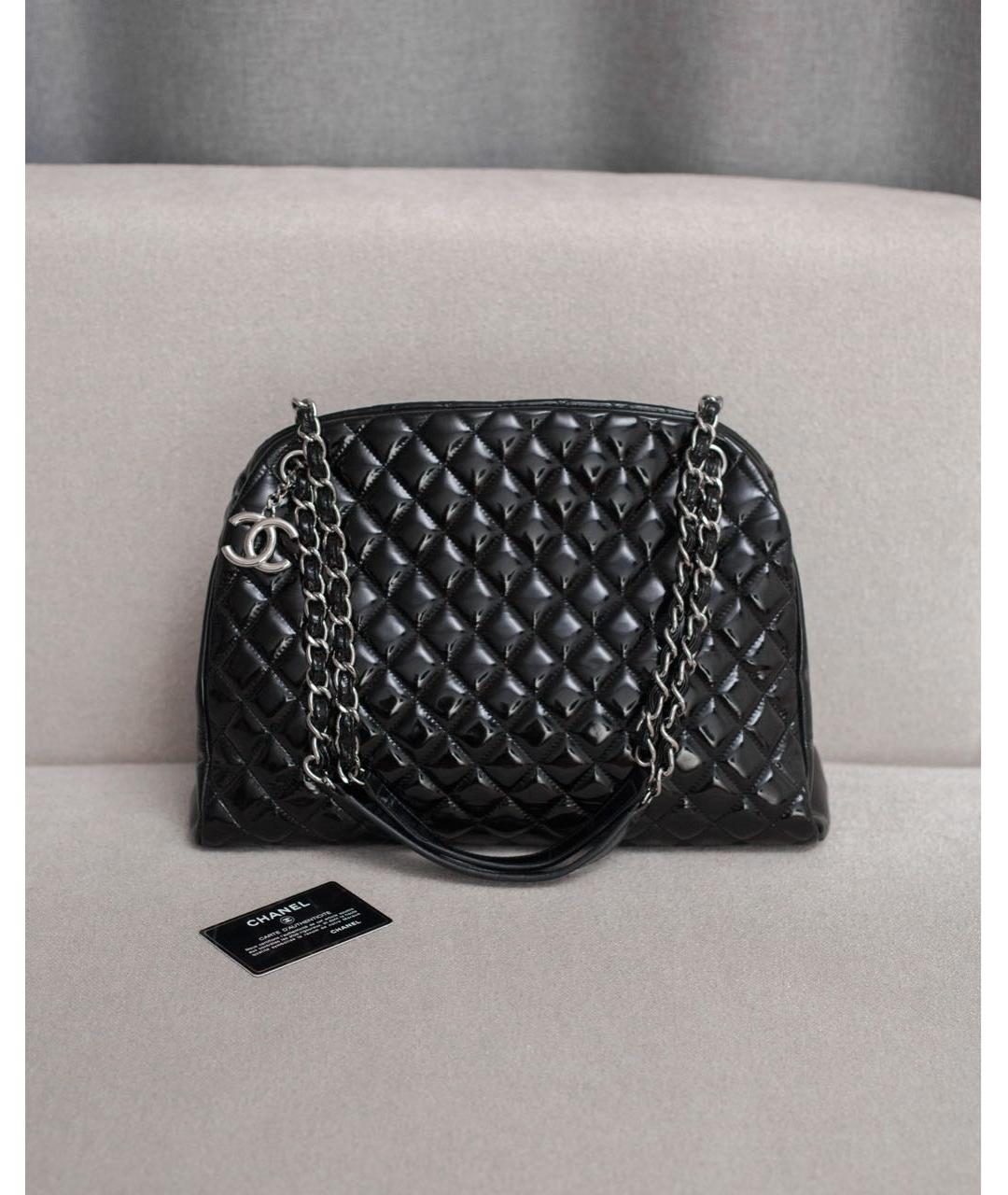 CHANEL Черная сумка через плечо из лакированной кожи, фото 9