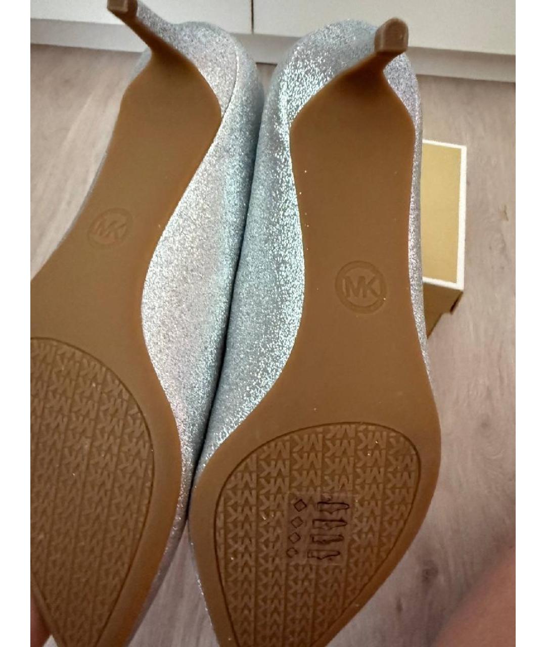 MICHAEL KORS Серебряные туфли из искусственной кожи, фото 5