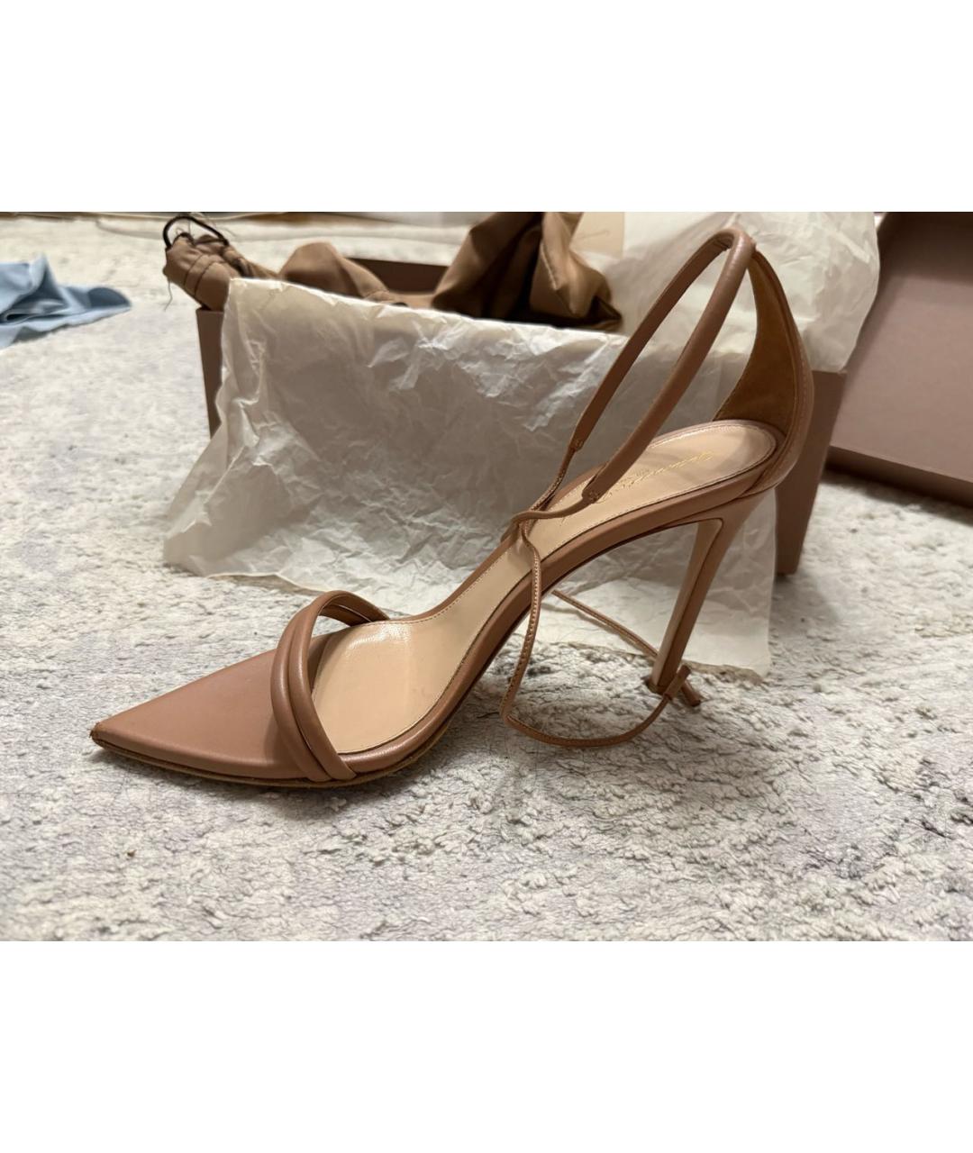 GIANVITO ROSSI Бежевые кожаные босоножки, фото 8