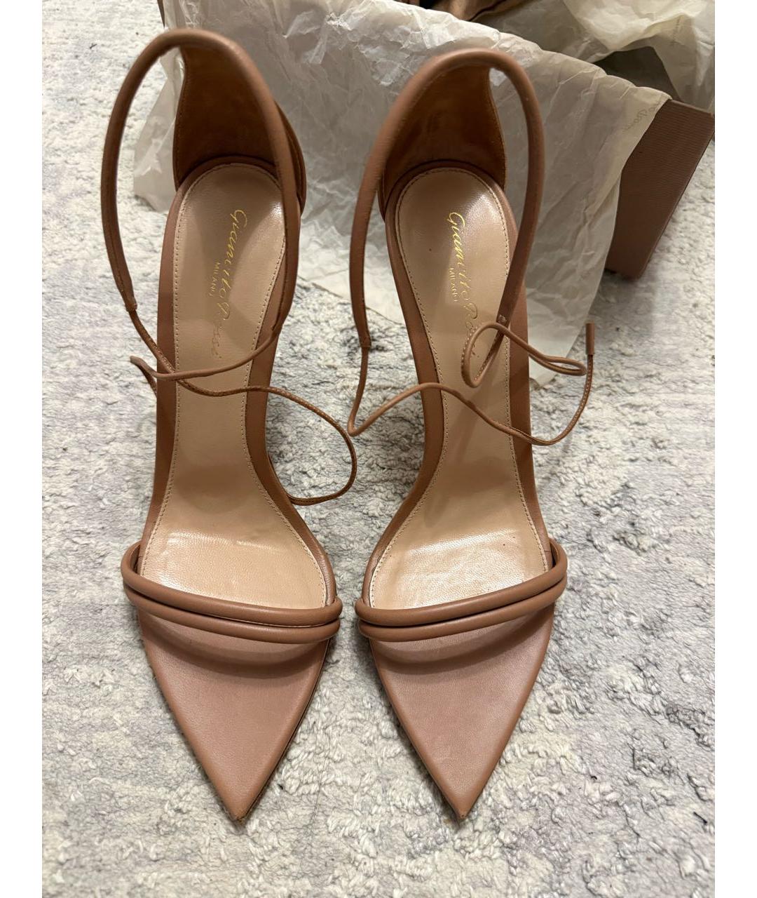 GIANVITO ROSSI Бежевые кожаные босоножки, фото 7
