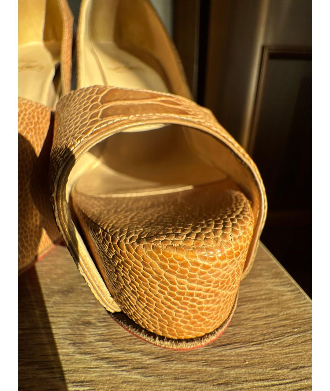 CHRISTIAN LOUBOUTIN Бежевые туфли из экзотической кожи, фото 7
