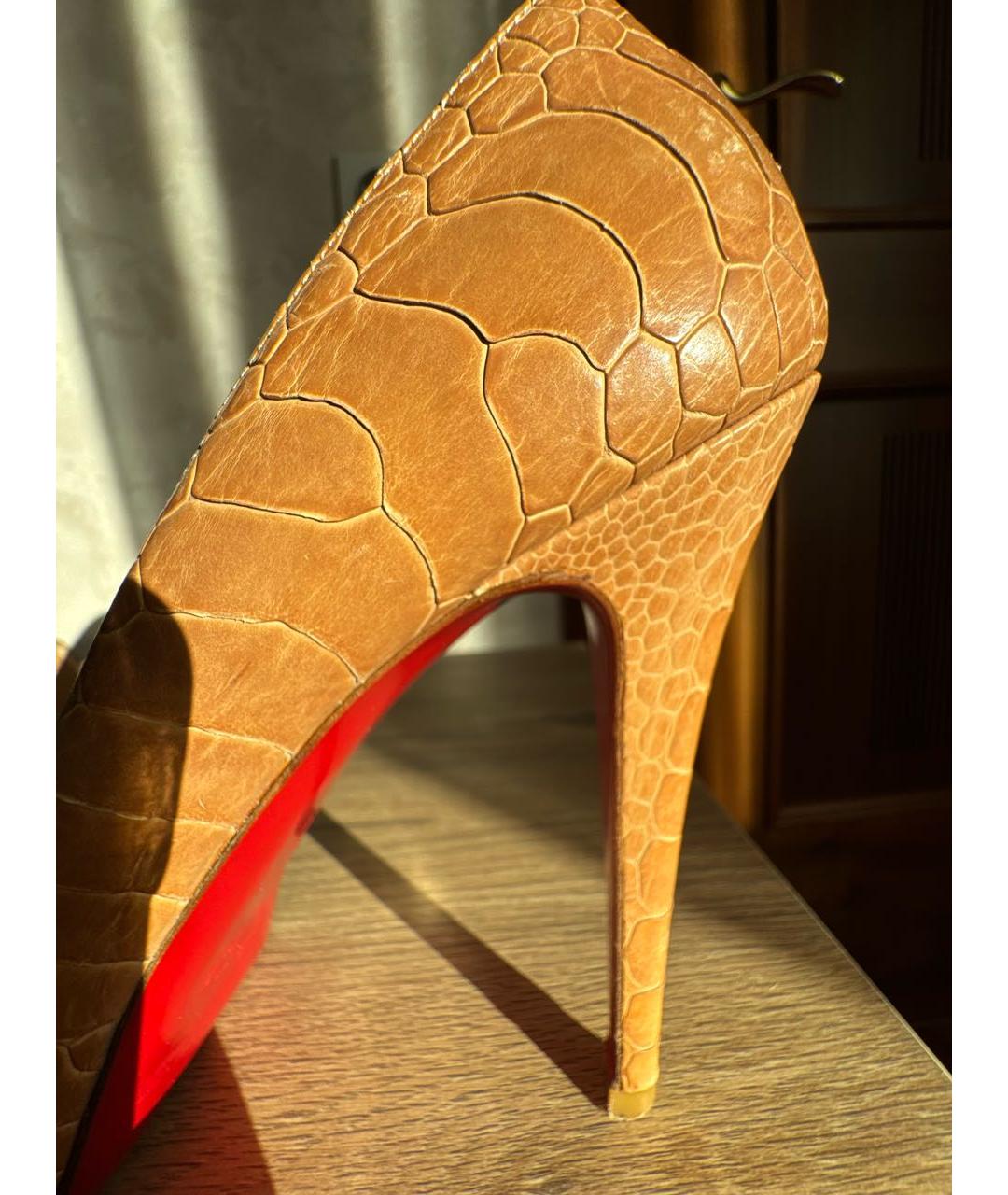 CHRISTIAN LOUBOUTIN Бежевые туфли из экзотической кожи, фото 5