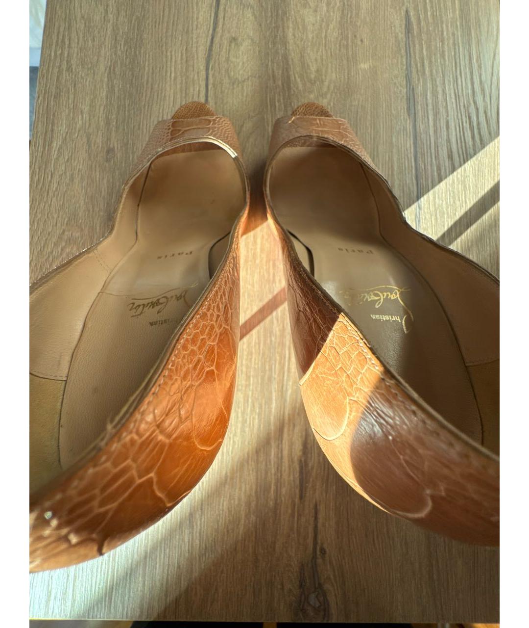 CHRISTIAN LOUBOUTIN Бежевые туфли из экзотической кожи, фото 3